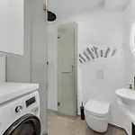 Cozy Nest In The Old Town 아파트 *