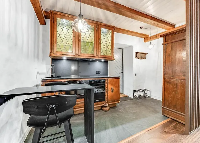 Cozy Nest In The Old Town Apartment *